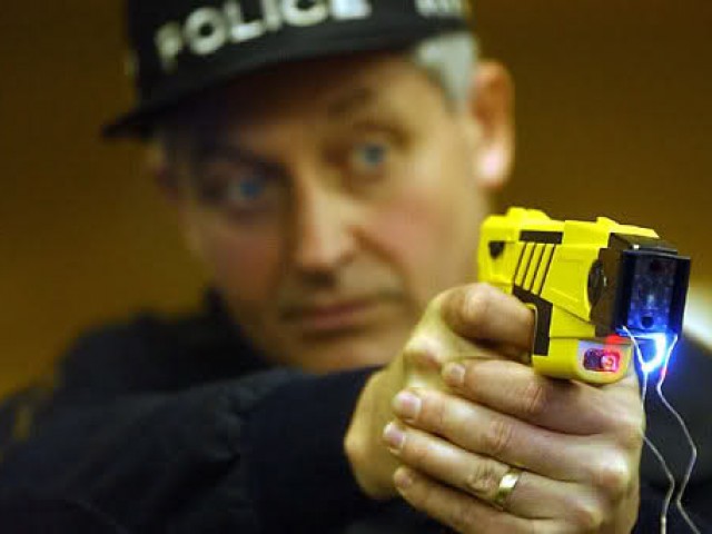 Police Use Taser on Hispanic Homeowner and Female Relative, Four Electroshocks, Excessive Force, Caught on Video